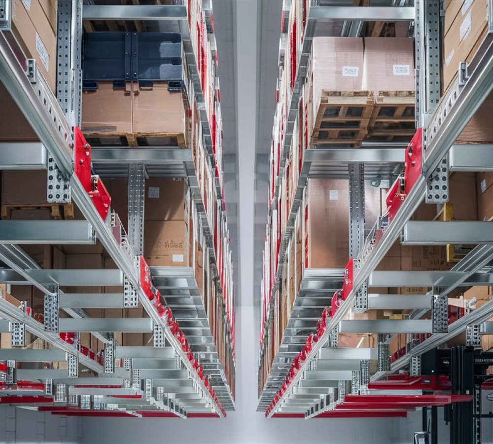 Cantilever rack
